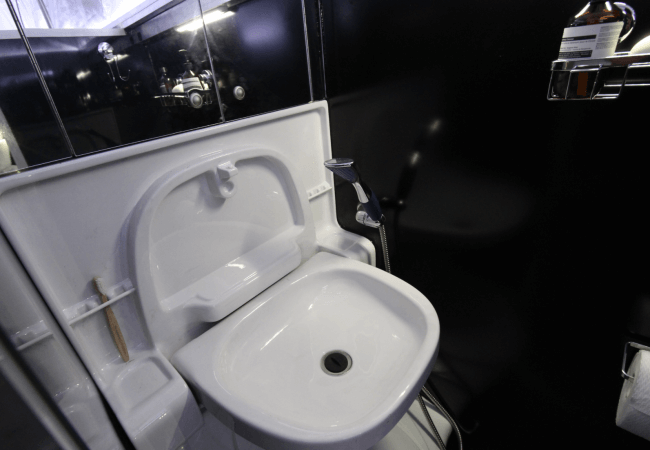 Bath of the BRUDER EXP-6 caravan