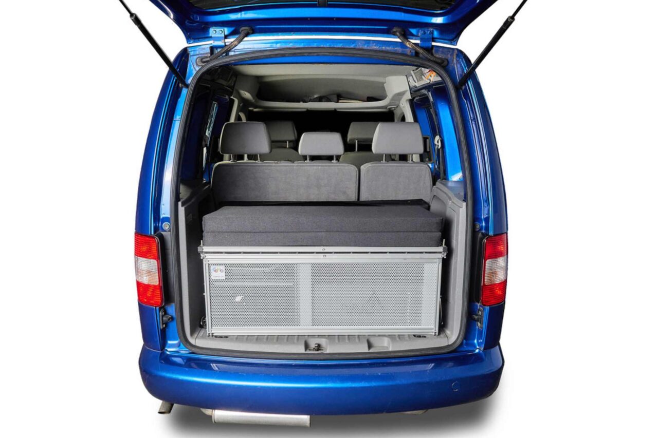 The COMO camping box disappears so easily into the trunk without having to remove the rear seats. Sepp Klement, COMO Camper