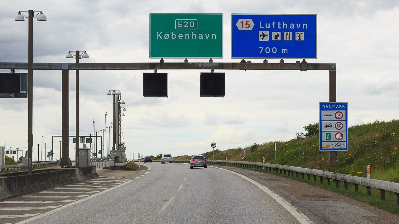 Traffic rules in Denmark: speed, safety vests and special features for campers