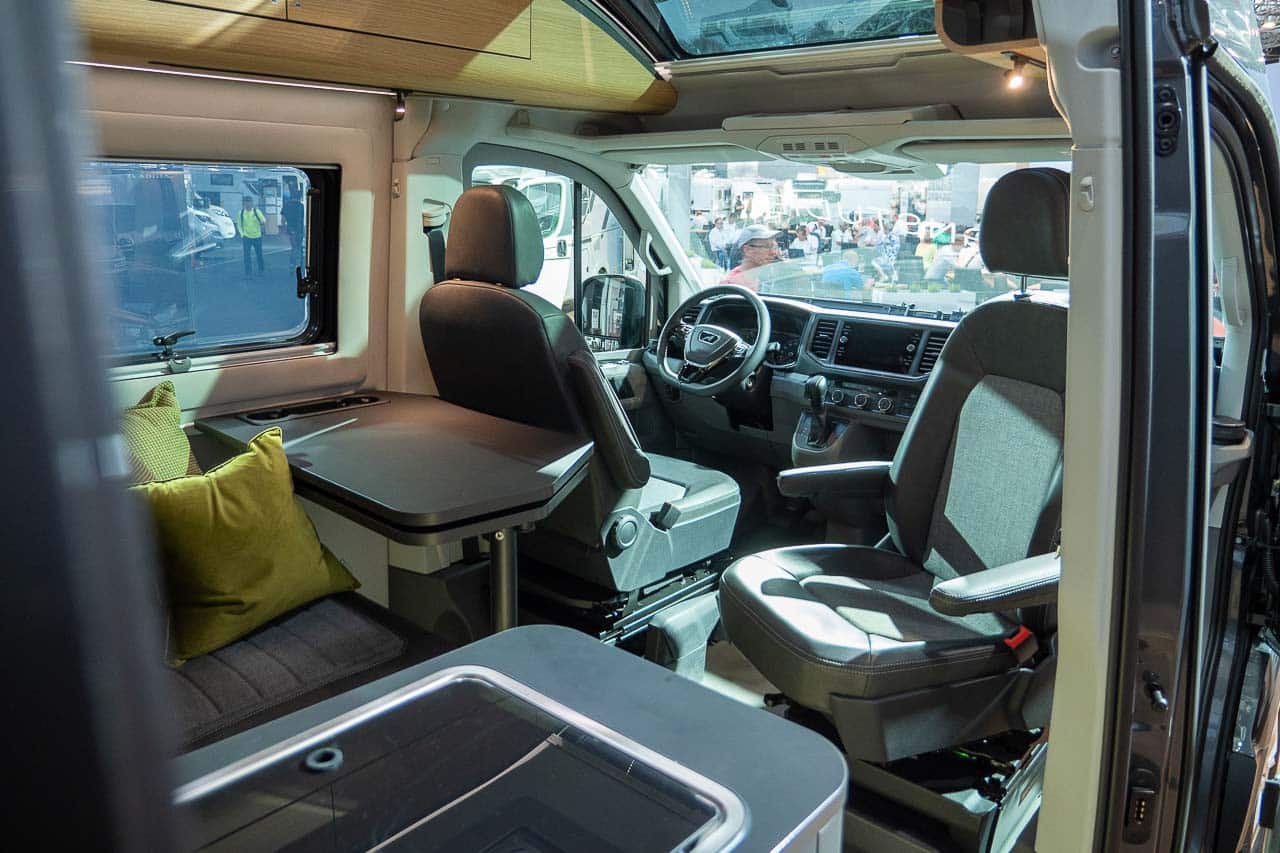 Adria TWIN MAX 680 driver's cabin