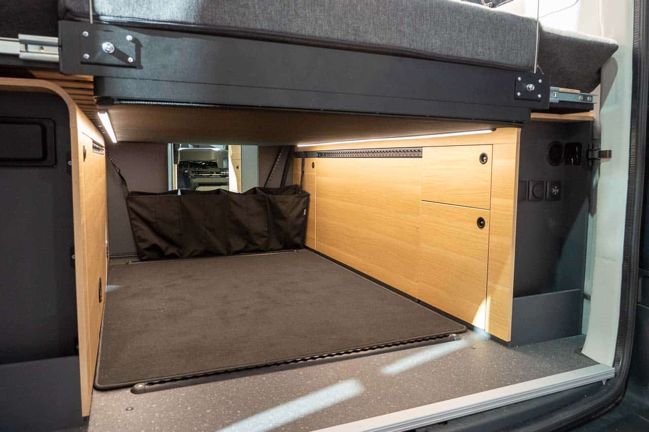 Adria TWIN MAX 680 storage space