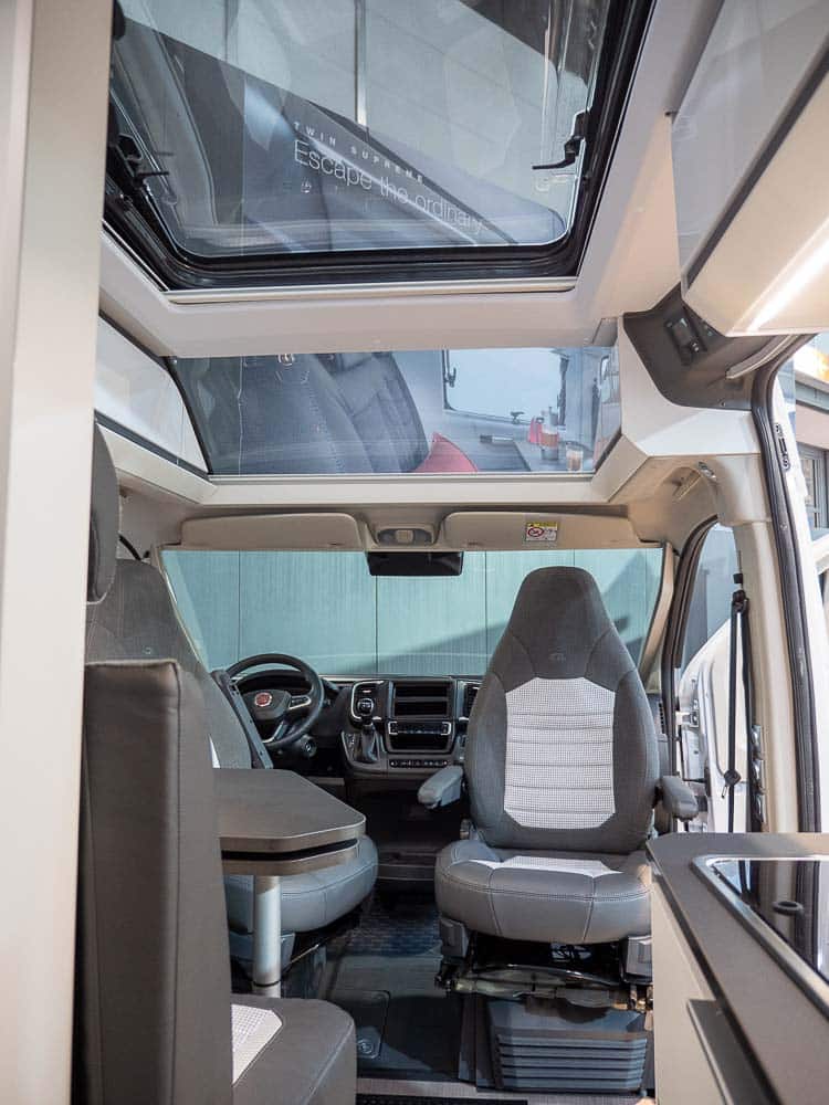 Adria TWIN 600 panoramic roof