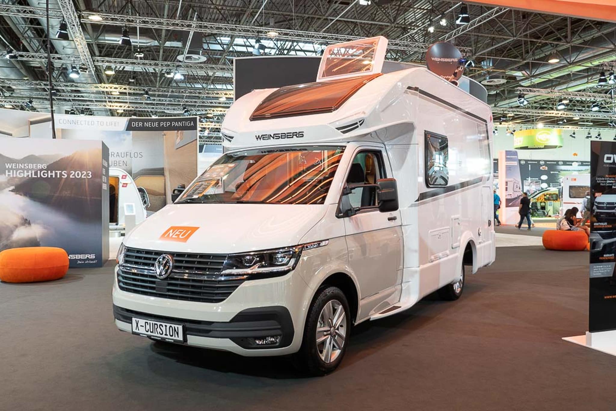 WEINSBERG X-Cursion Van (2023) – innovative camper van based on VW T 6.1 with swivel bath