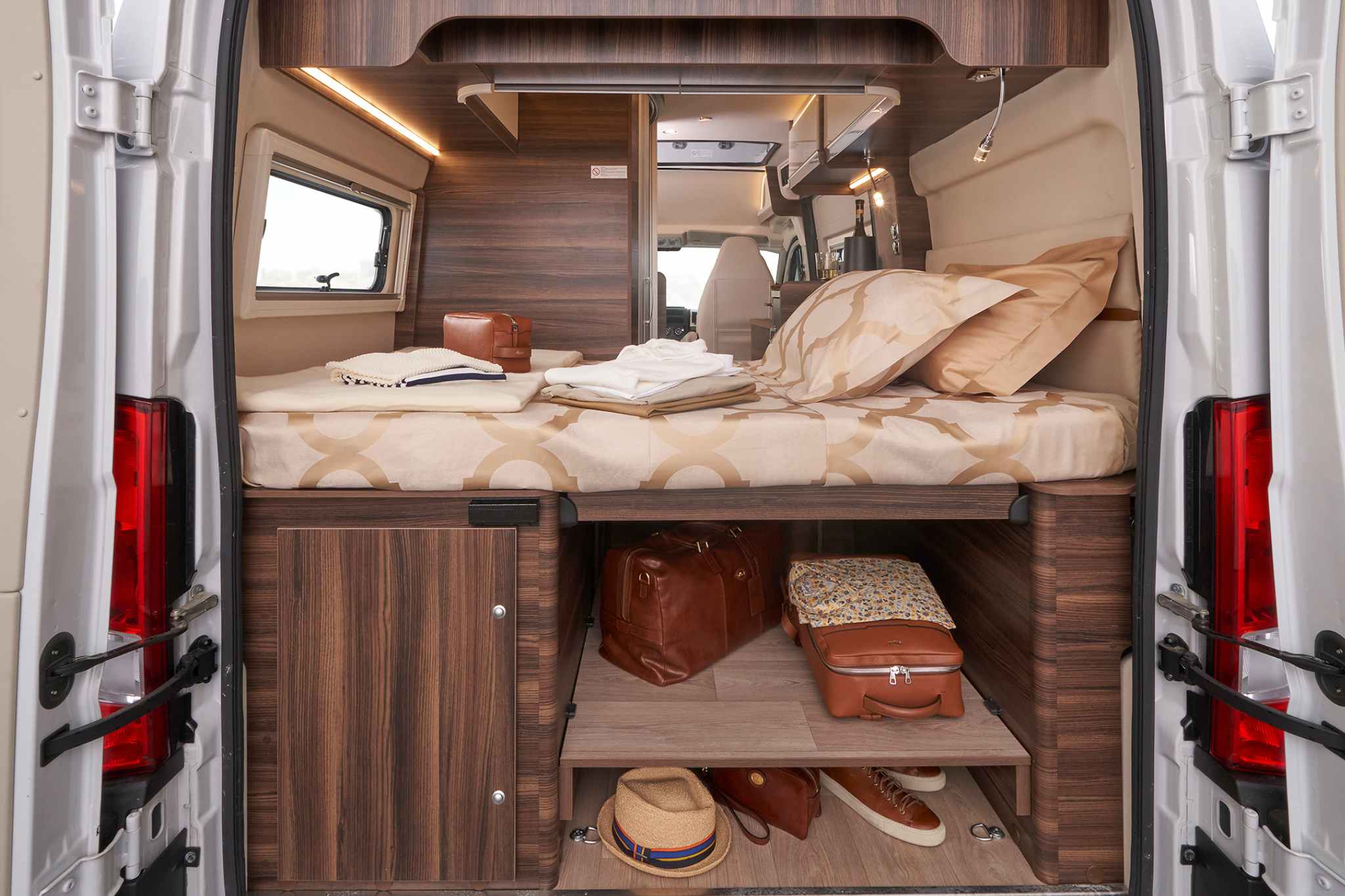 A spacious bed in the rear with comfortable mattresses ensures a restful night's sleep. Laika Caravans S.p.A.