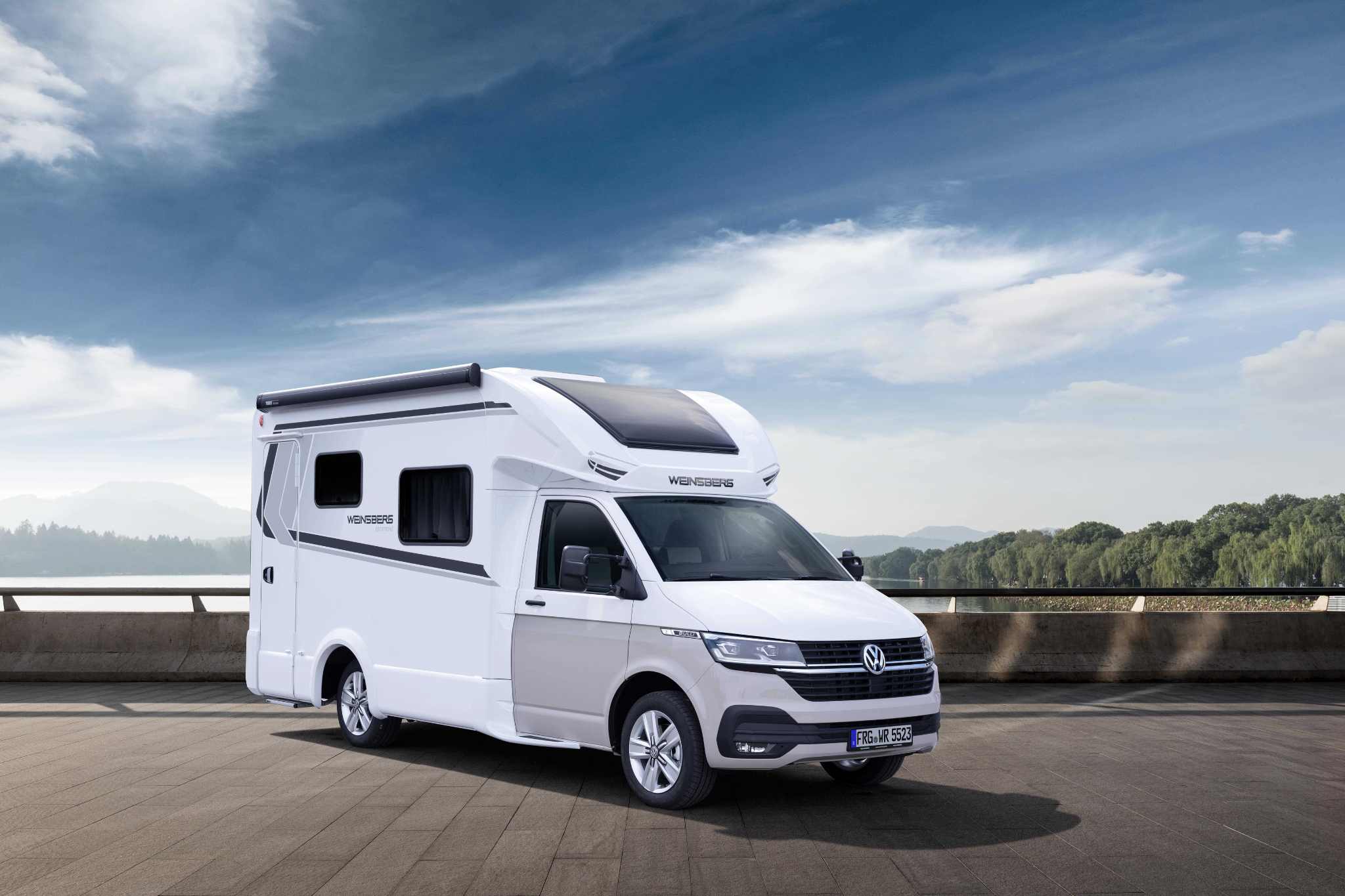With a vehicle length of just 5.88 meters, the X-Cursion Van is compact and manoeuvrable, while at the same time offering enough space for up to 4 people. © Knaus Tabbert AG