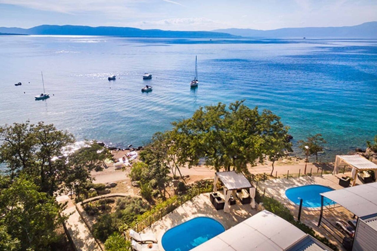 Campsites Kvarner Bay - Aminess Atea Camping Resort- Pool, sea, beach - for many the perfect vacation ambience. © PiNCAMP