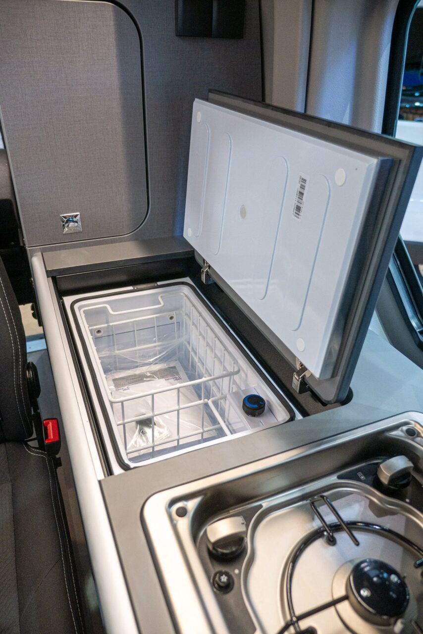 Nissan Primestar Seaside by Dethleffs: flexible mini camper with four berths and modular design 5 nissan primestar seaside by dethleffs kuehlbox