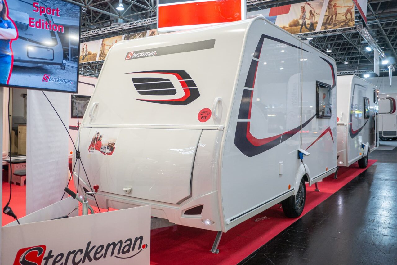 Caravan Salon 2023 novelties: compact mini caravan Sterckeman Easy 390 CP for up to four people 1 Sterckeman Easy 390 CP Caravan Salon 2023 bow