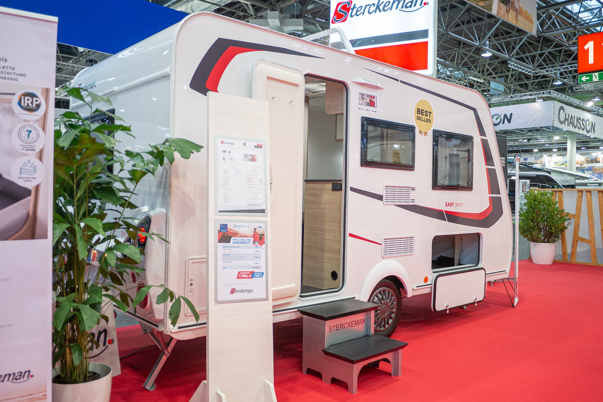 Caravan Salon 2023 novelties: compact mini caravan Sterckeman Easy 390 CP for up to four people