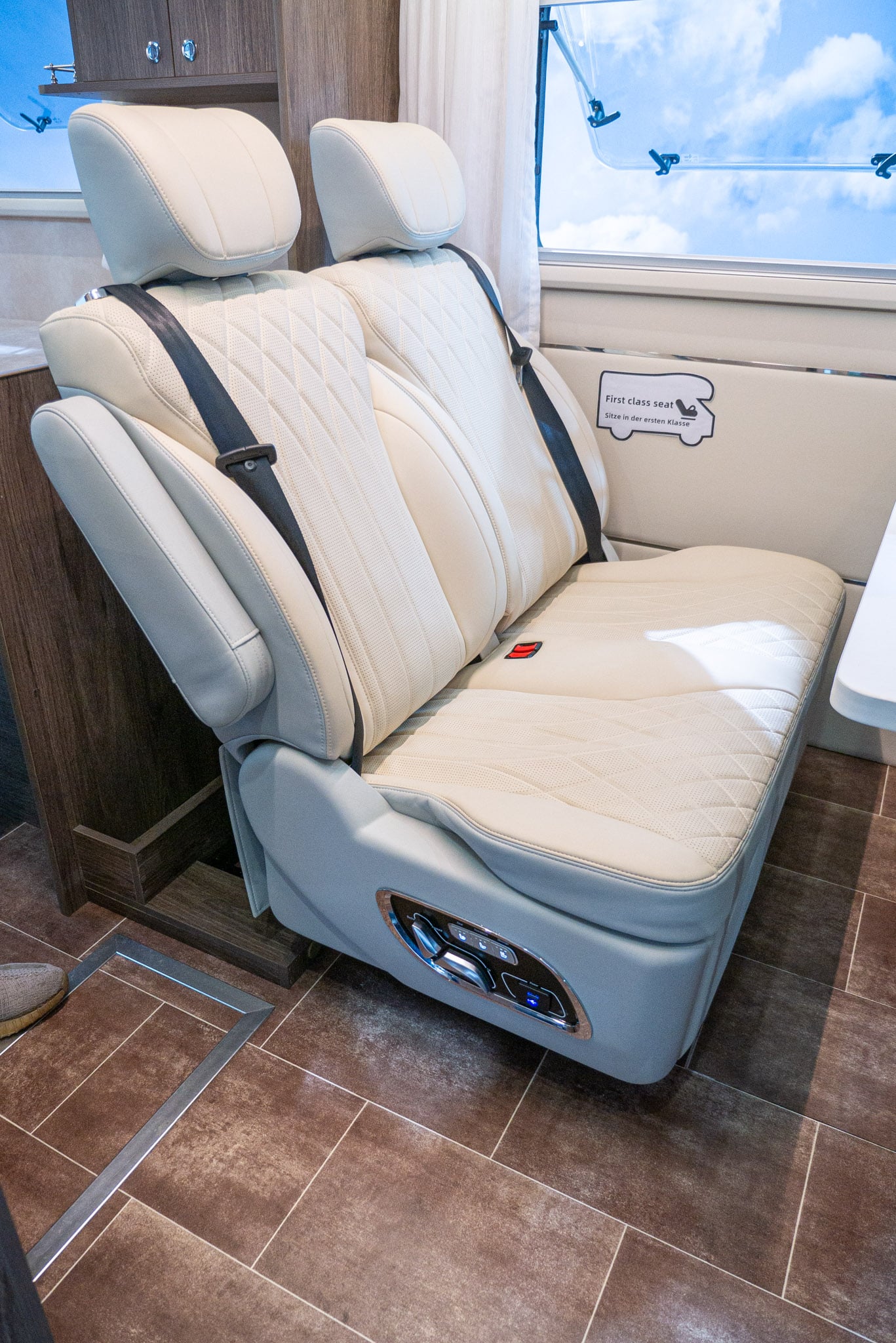 Deddle RV Free Wind 6 Max massage seats