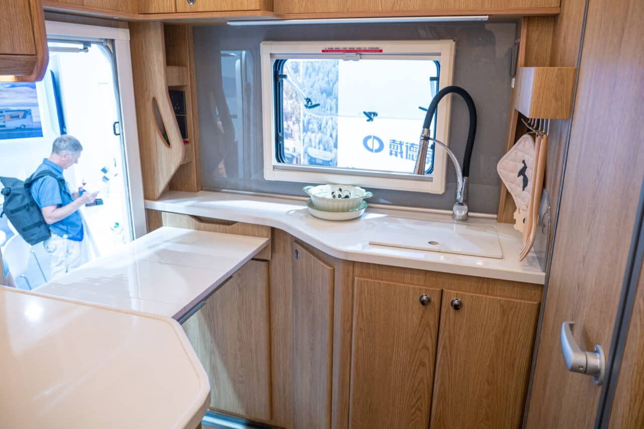 Deddle RV Free Wind Plus kitchen