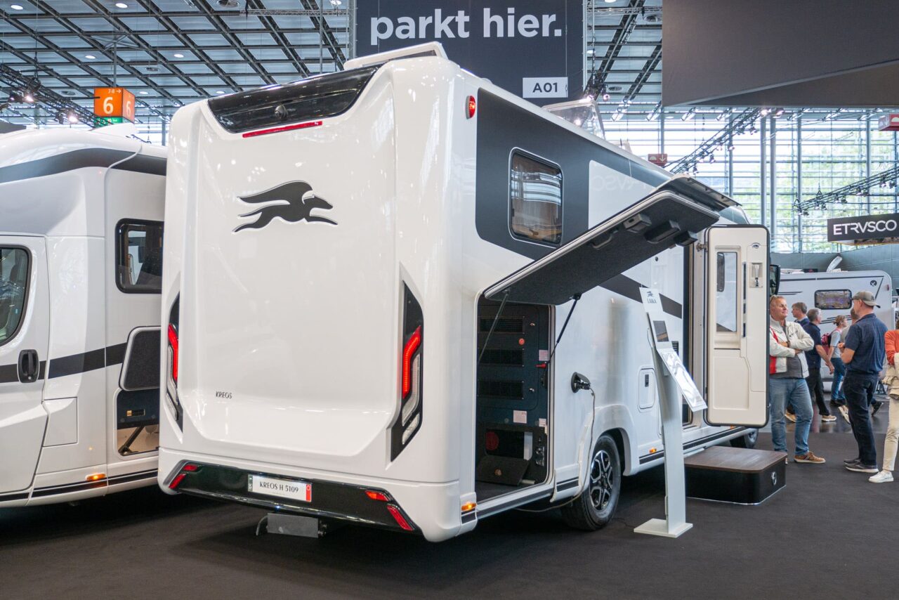 Laika Kreos H 5109 (2024): fully integrated luxury motorhome in a class of its own - with 360° tour! 8 laika kreos h 5109 von hinten