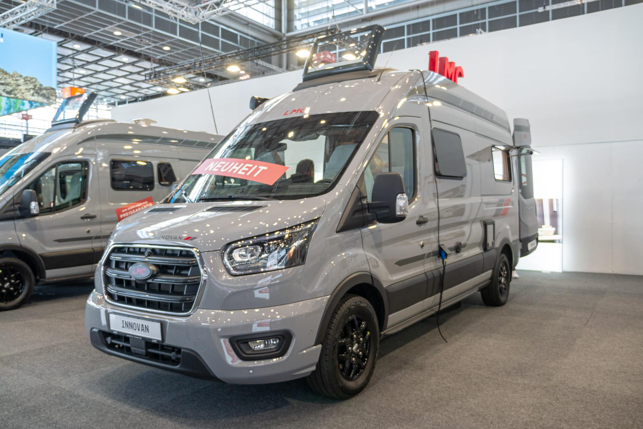 LMC Innovan 592 (2024): compact panel van with single beds and practical bathroom