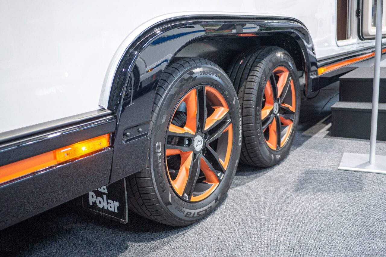 Polar Blackline 730 BQWL (2024): Luxury caravan with queen bed and high quality equipment - with 360° tour! 1 Polar Blackline 730 BQWL Caravan Salon 2023