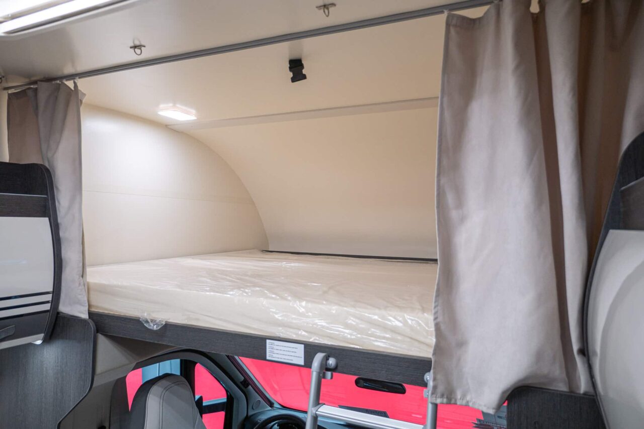 Roller Team Kronos 290 M Advance (2024): five berths and large rear garage in alcove motorhome 2 roller team kronos 279 m alkovenbett