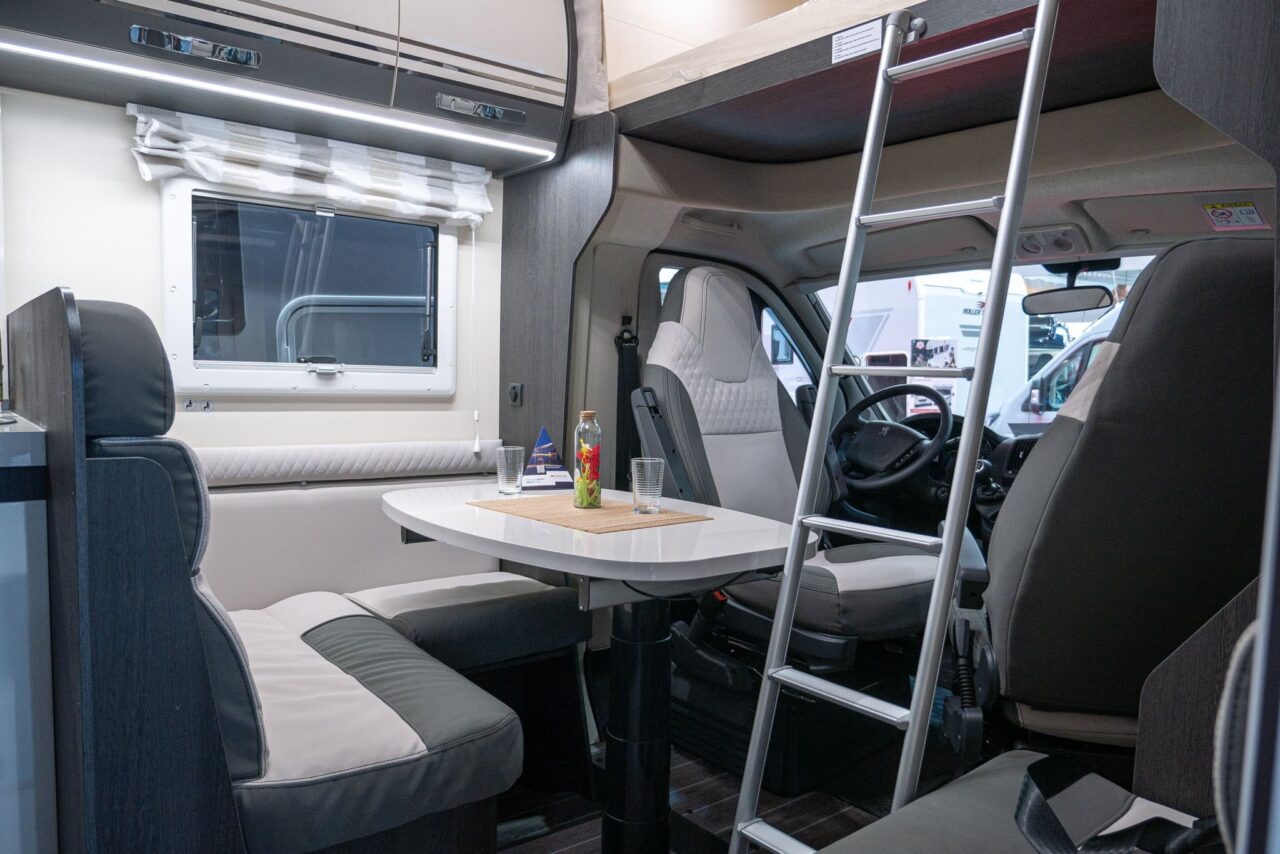 Roller Team Kronos 290 M Advance (2024): five berths and large rear garage in alcove motorhome 5 roller team kronos 279 m dinette