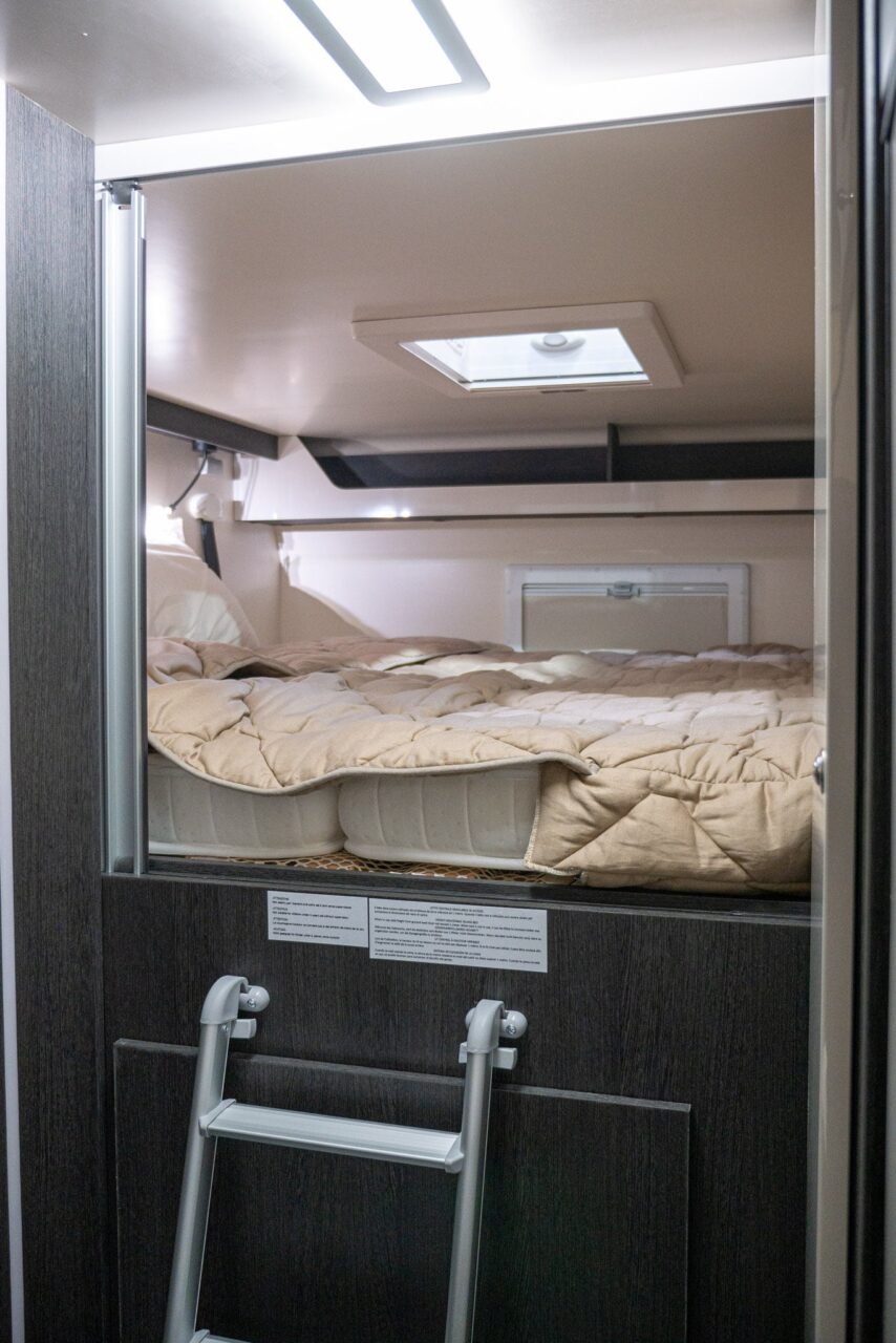 Roller Team Kronos 290 M Advance (2024): five berths and large rear garage in alcove motorhome 3 roller team kronos 279 m heckbett