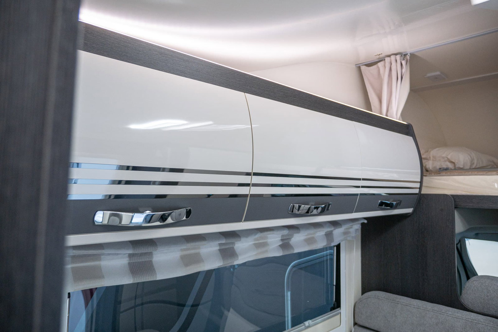 Roller Team Kronos 279 M (2024): clever layout with eight berths and ...