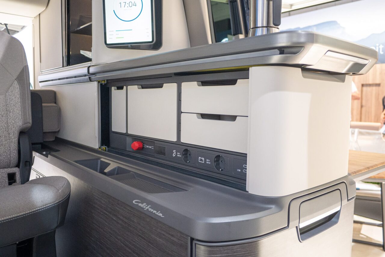 VW Multivan California CONCEPT: geräumig und gleichzeitig kompakt - mit 360°-Tour! 10 vw multivan california anschlusse