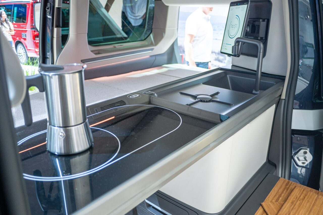 VW Multivan California CONCEPT: geräumig und gleichzeitig kompakt - mit 360°-Tour! 7 vw multivan california kuche