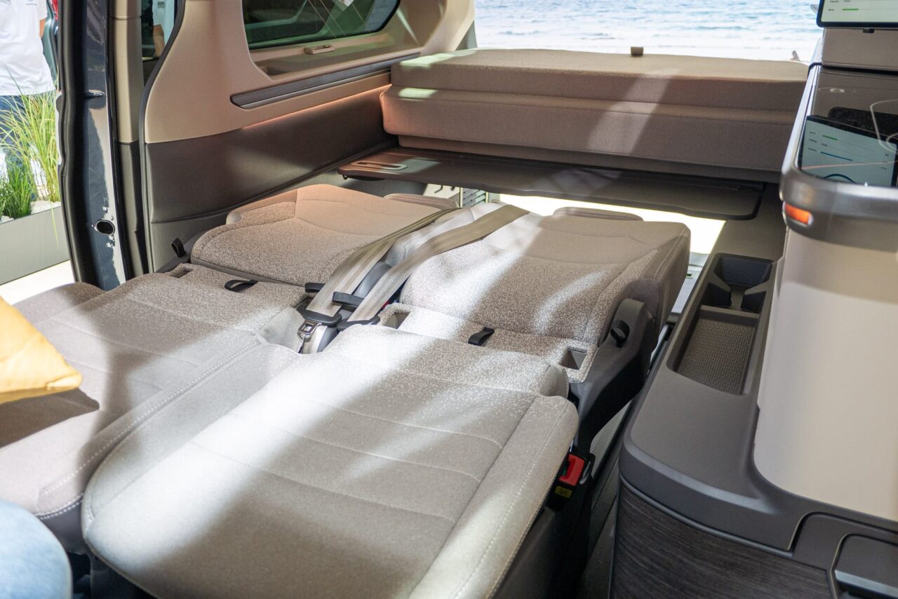 VW Multivan California CONCEPT: geräumig und gleichzeitig kompakt - mit 360°-Tour! 5 vw multivan california runtergeklappte sitze