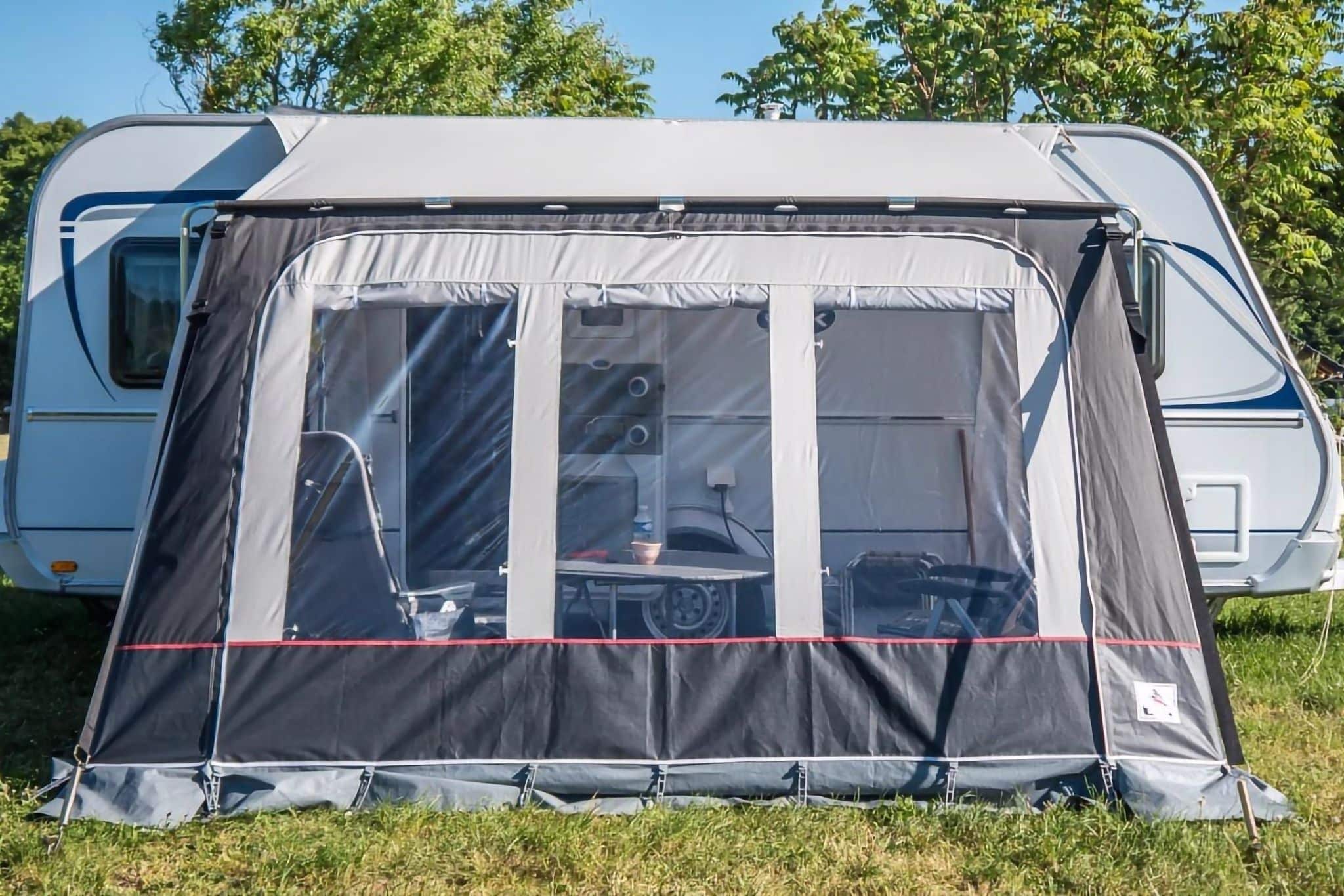 Secure awnings and awnings correctly – so that everything stays in place even in bad weather!