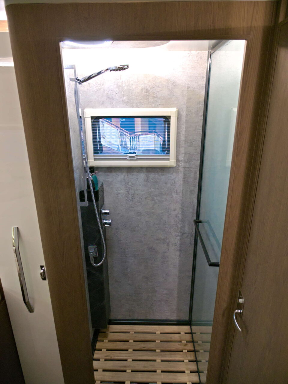 Deddle RV Carbonic Liner 78 - Shower Caravan Salon 2024
