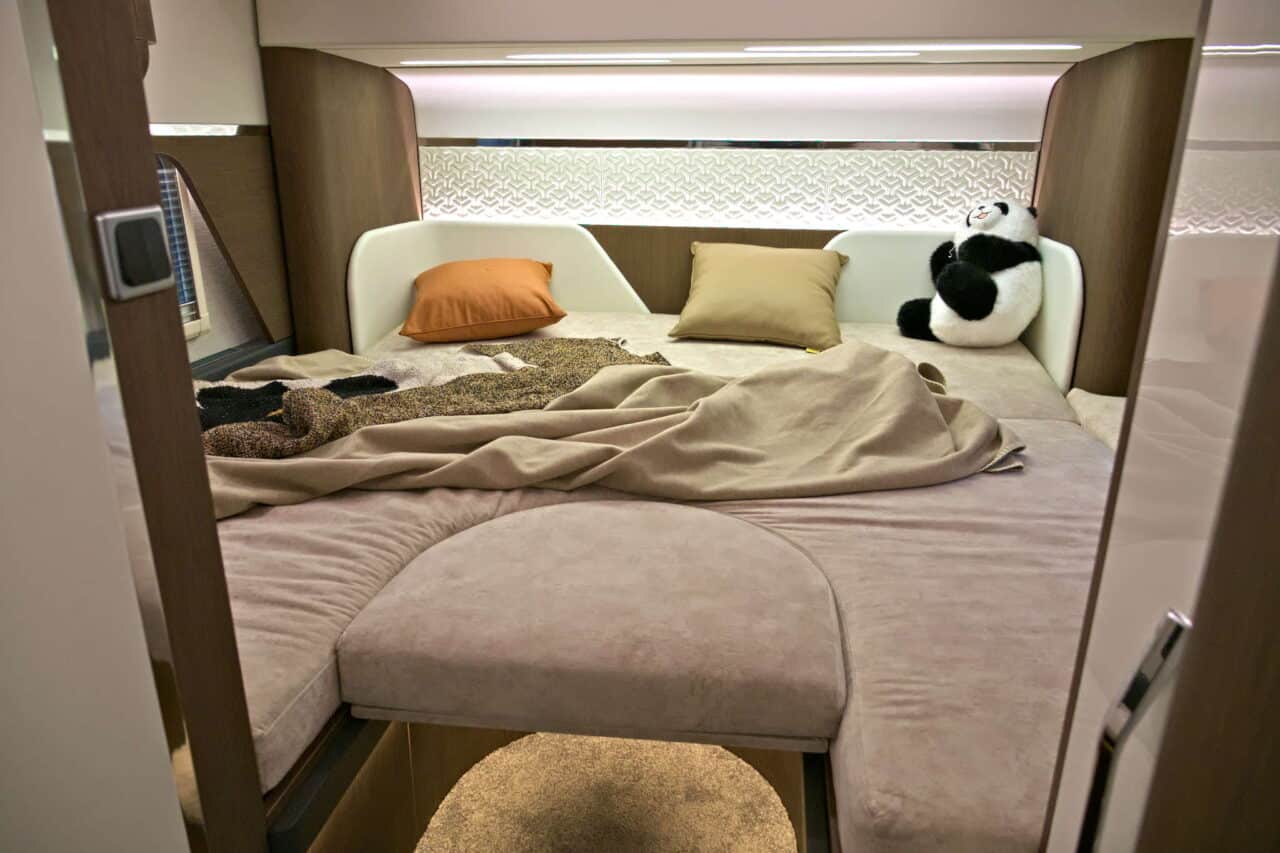 Deddle RV Carbonic Liner 78 - Bed in the rear Caravan Salon 2024