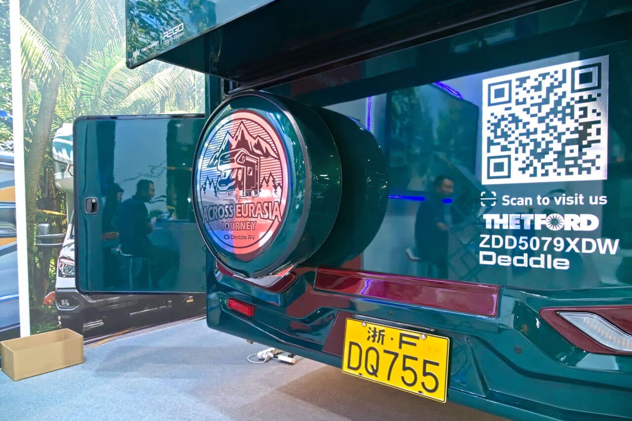 Deddle RV Carbonic Liner 78 - view from behind Caravan Salon 2024