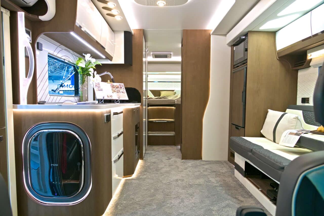 Deddle RV Carbonic Liner 78 - Interior Caravan Salon 2024