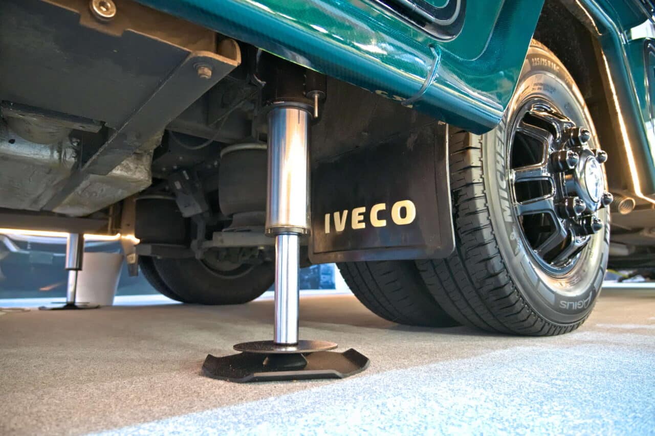 Deddle RV Carbonic Liner 78 - Hydraulic supports Caravan Salon 2024