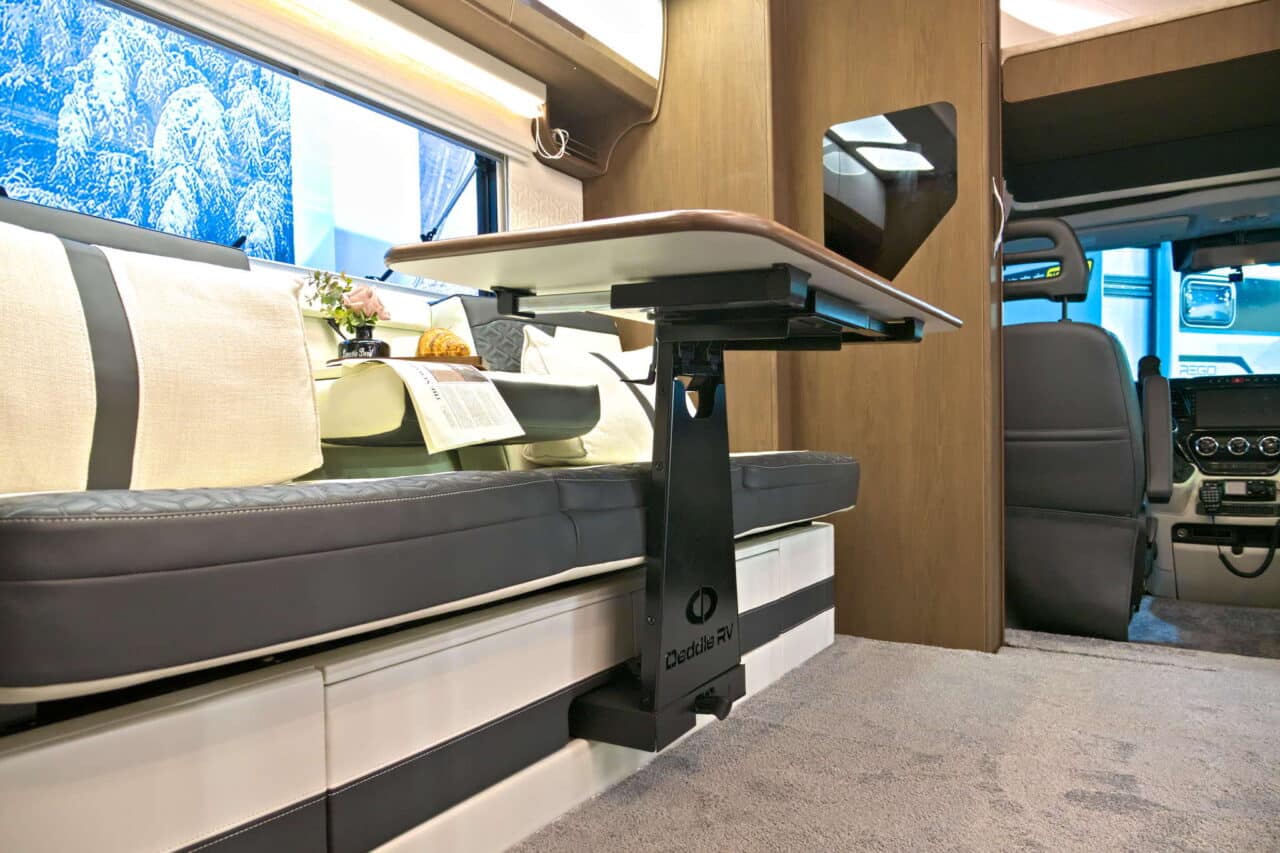 Deddle RV Carbonic Liner 78 - Caravan Salon 2024 table