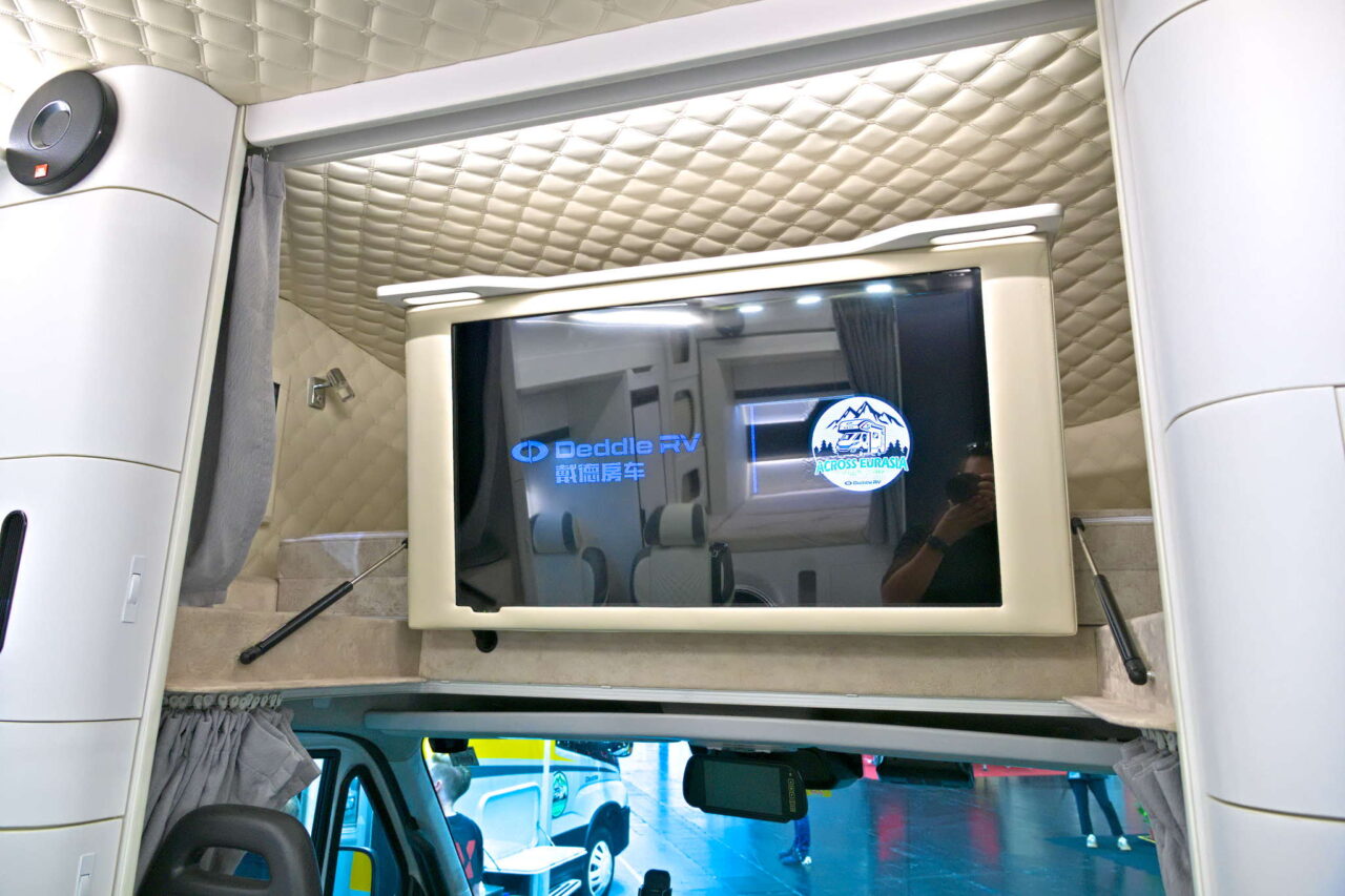 deddle rv easy tour e max smart tv