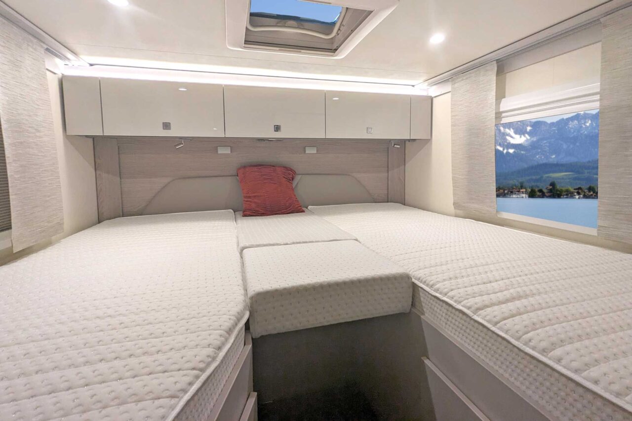 Bürstner Lineo T 690 G single beds