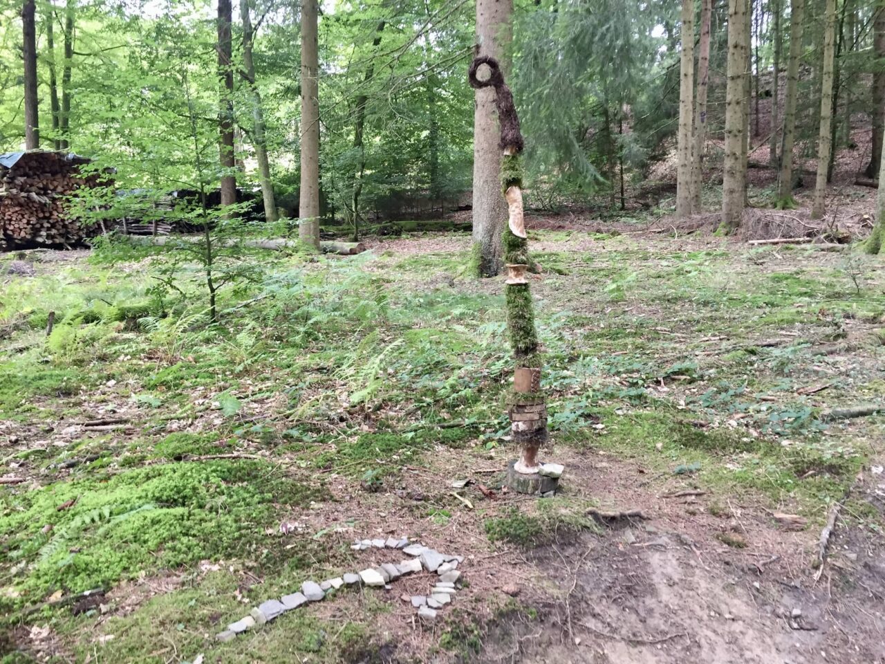 Crafting with natural materials as play ideas for children when camping