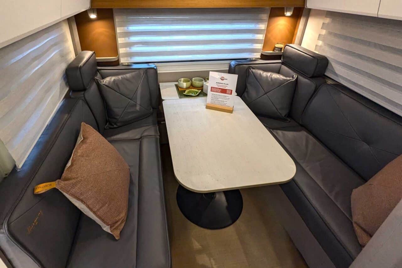 buerstner averso plus 520 tl sitzgruppe caravan salon 2024 c stefan blanz