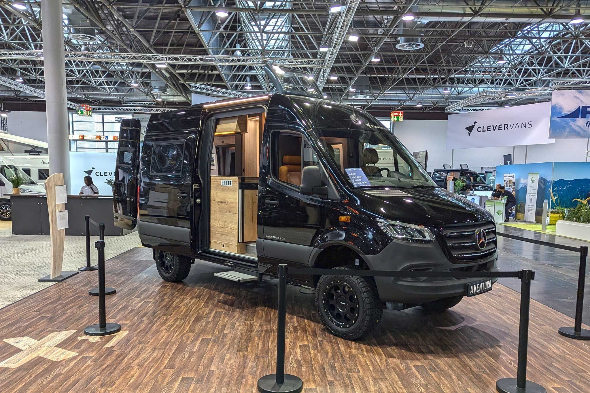 Innovations Caravan Salon 2024: Clever Aventuro 600 – the clever all-wheel drive sprinter for 2 people