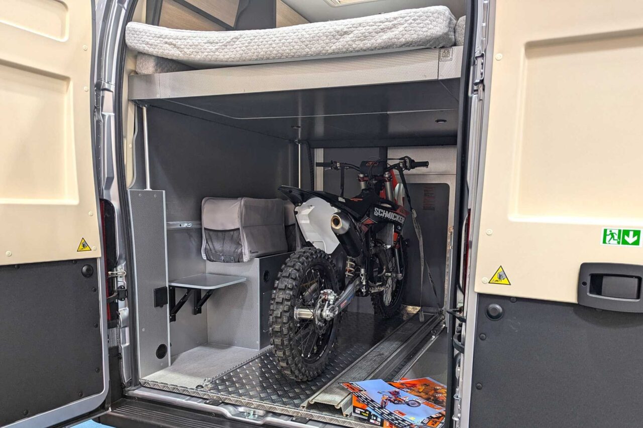 Innovations Caravan Salon 2024: Dreamer Sport Addict - the practical panel van for bikers and quad bikers 5 dreamer sport addict caravan salon 2024 garage mit motorrad