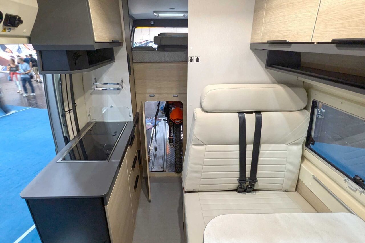 Innovations Caravan Salon 2024: Dreamer Sport Addict - the practical panel van for bikers and quad bikers 2 dreamer sport addict caravan salon 2024 interieur