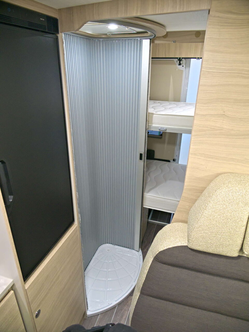 Forster Flip FV 599 VB5 (2025): compact campervan for camping trips with the family 17 forster flip fv 599 bad 2