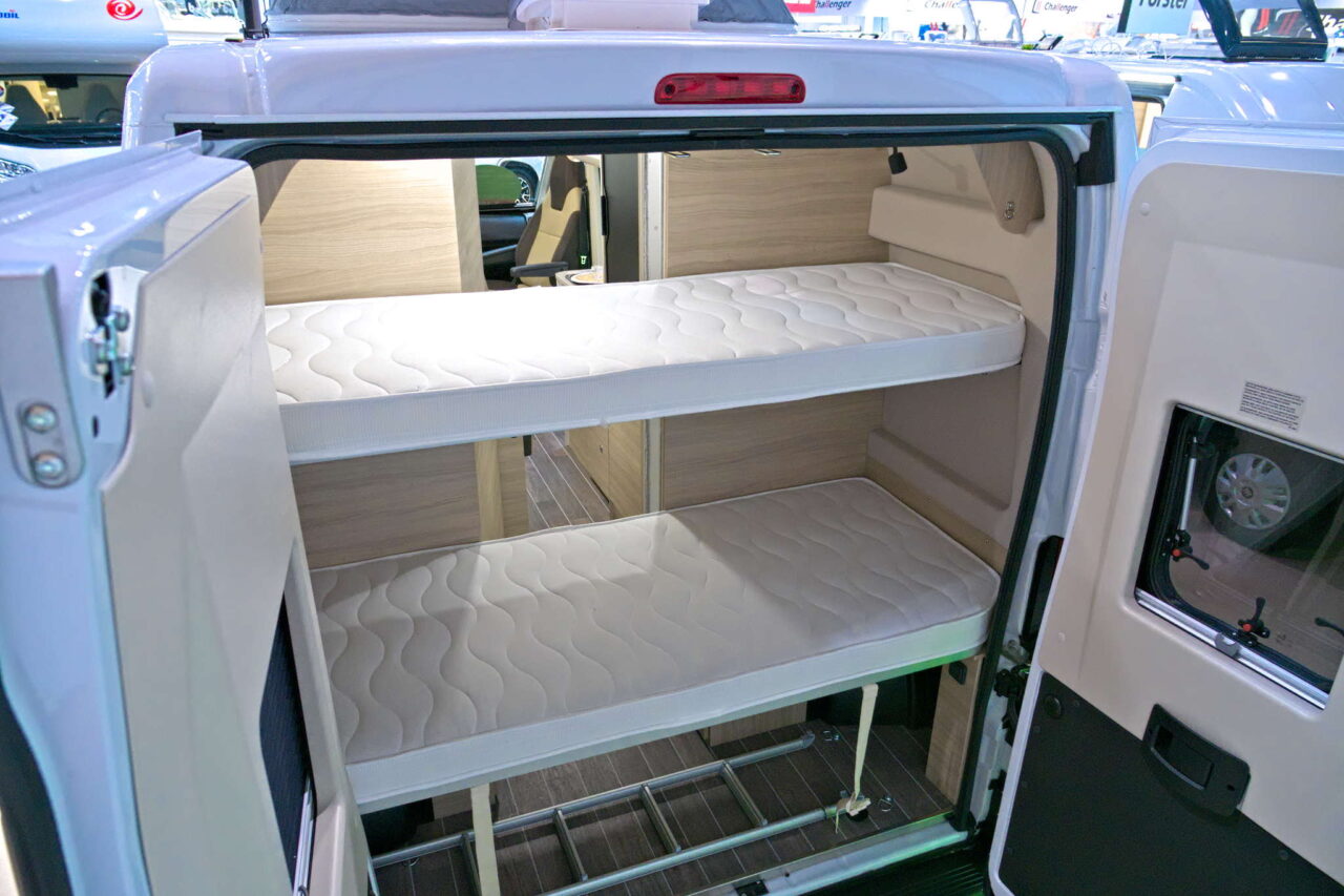 Forster Flip FV 599 VB5 (2025): compact campervan for camping trips with the family 8 forster flip fv 599 etagenbett 2