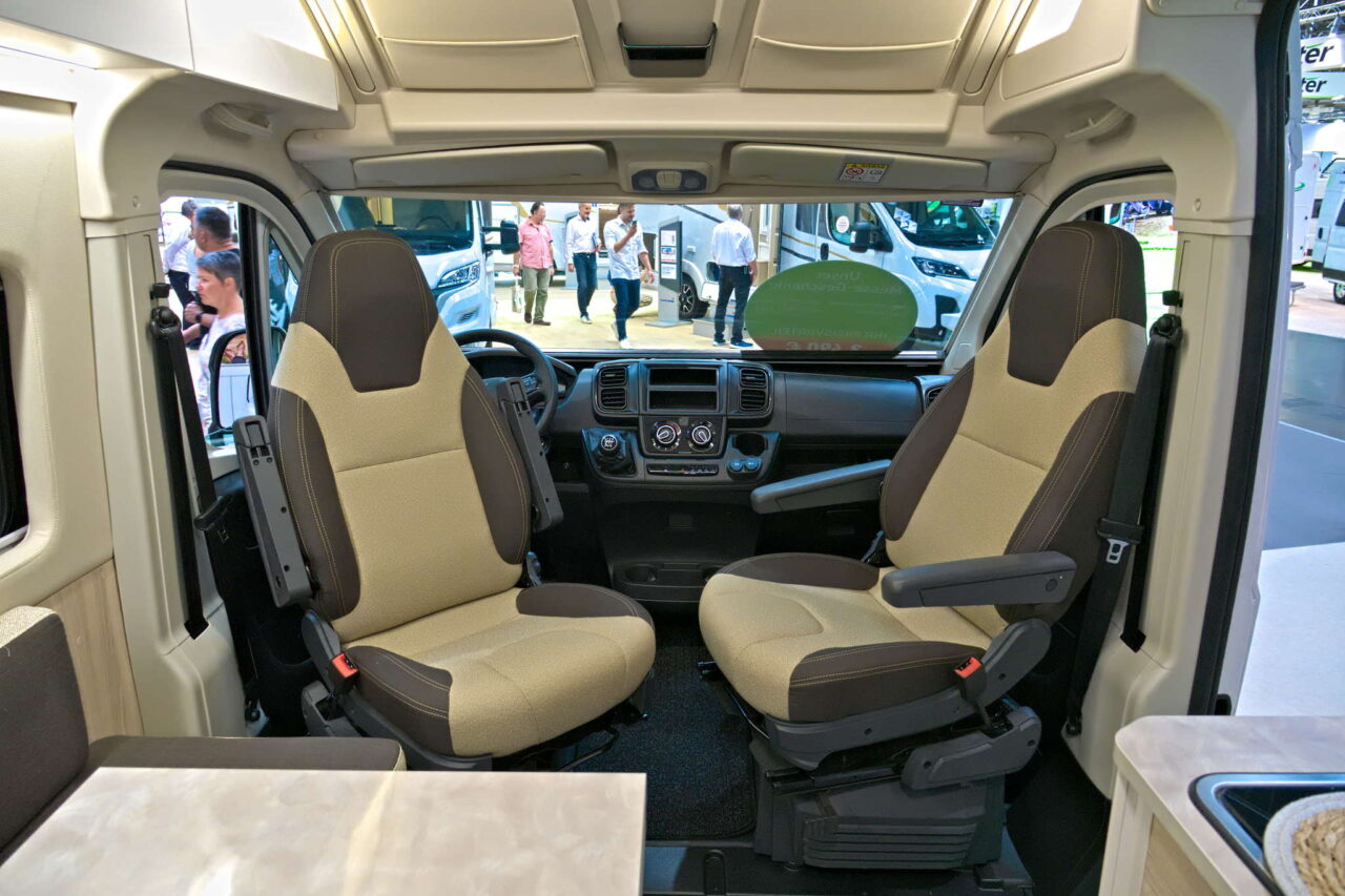 Forster Flip FV 599 VB5 (2025): compact campervan for camping trips with the family 3 forster flip fv 599 fahrerkabine