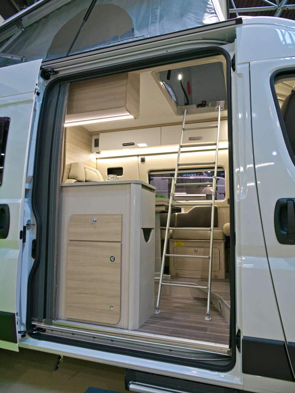 Forster Flip FV 599 VB5 (2025): compact campervan for camping trips with the family 7 forster flip fv 599 vb5 bett leiter