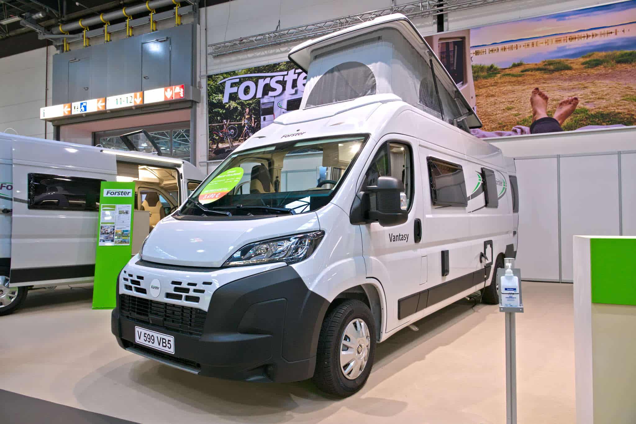Forster Flip FV 599 VB5 (2025): compact campervan for camping trips with the family