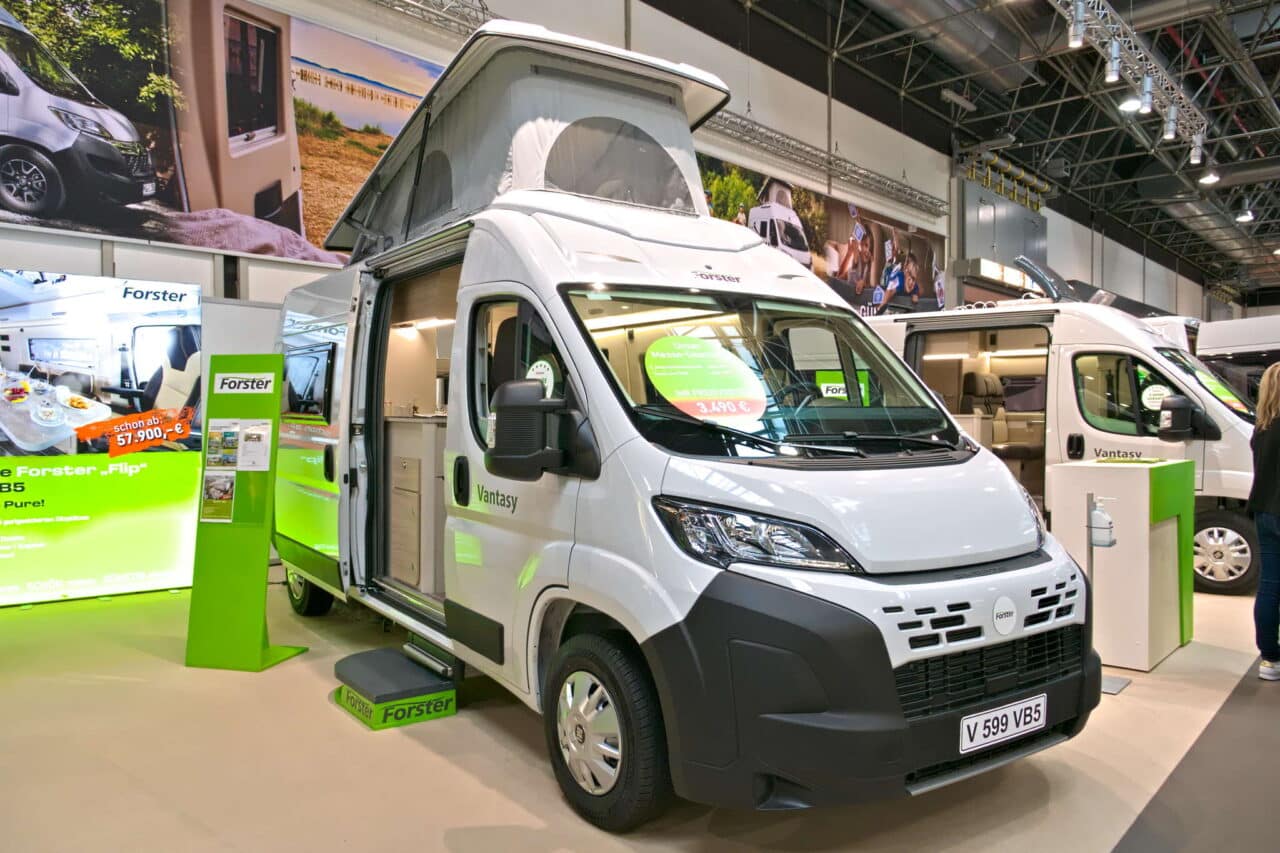 Forster Flip FV 599 VB5 (2025): compact campervan for camping trips with the family 1 forster flip fv 599 vb5 fimg2