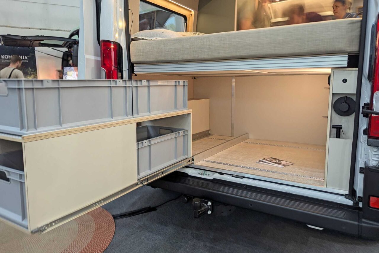 kompanja zwei caravan salon 2024 heckauszug