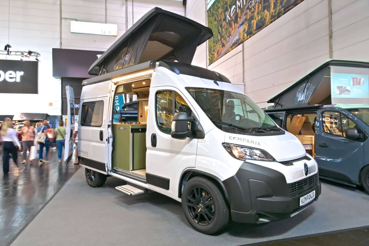 Kompanja Zwei (2025)
Außenansicht
Caravan Salon 2024