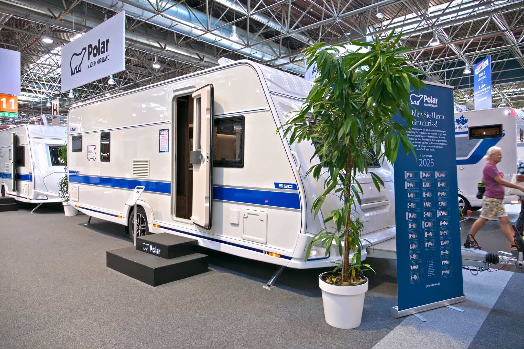 Polar Blueline 590 BFW (2025) – Luxurious caravan for up to 5 people