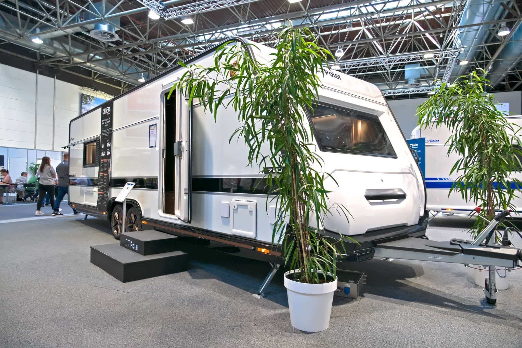 Polar Chimera 730 BSL – Winterized premium caravan for the luxury camper
