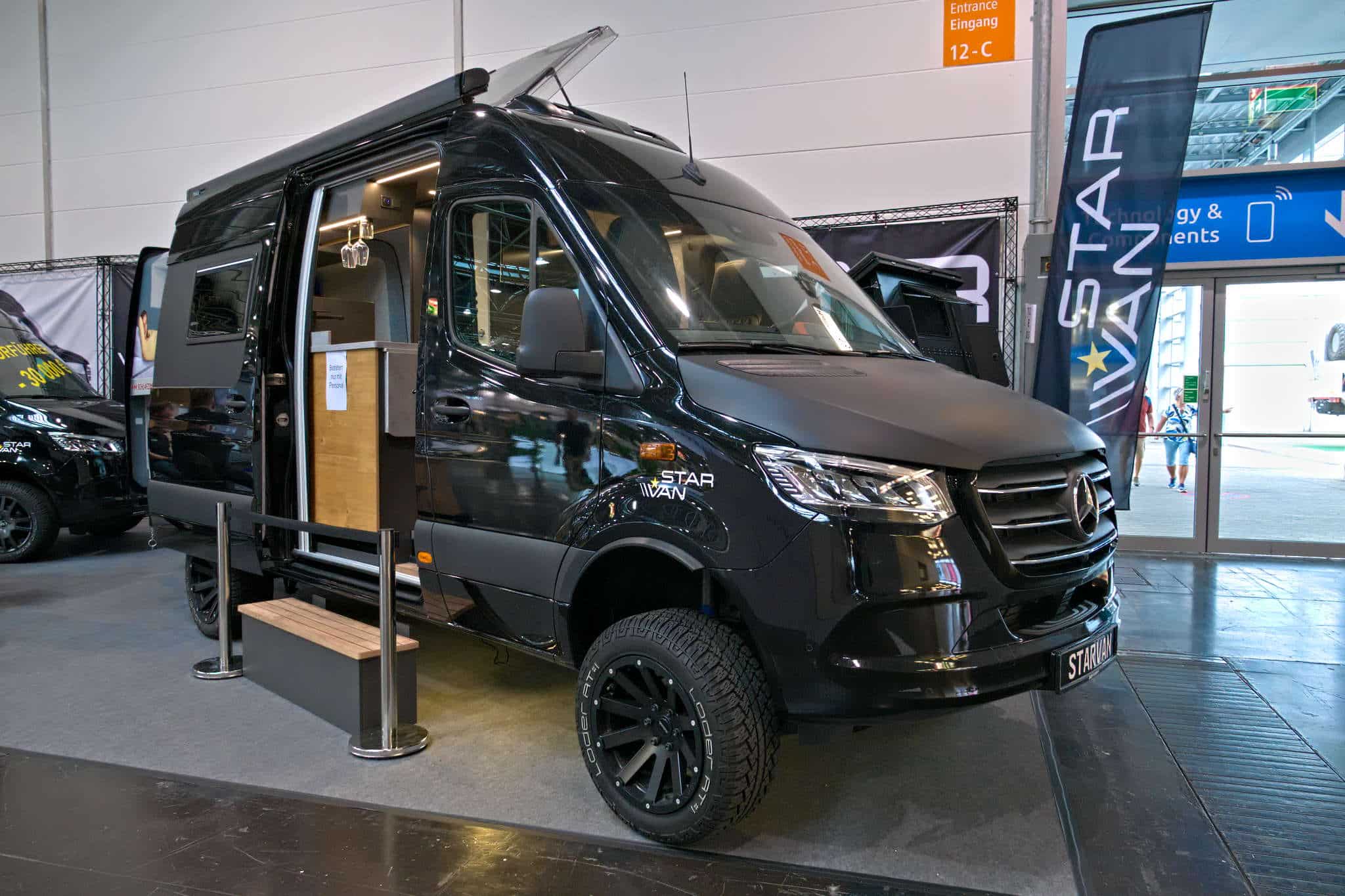 Starvan Cruiser & Rebel 4×4 (2025): More living space despite compact dimensions thanks to slide-out in the rear